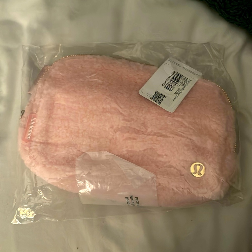 Lululemon Everywhere Belt Bag *Fleece PIMI/GOLD